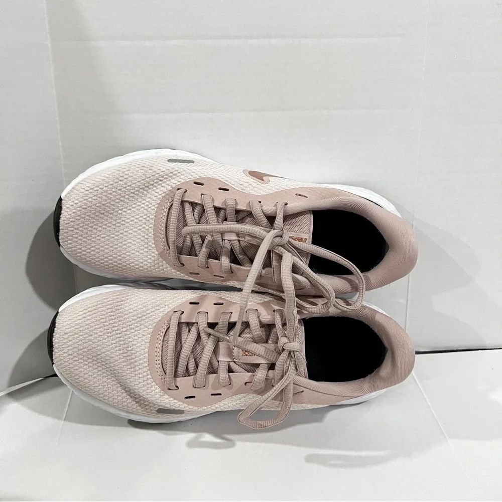 Nike Running Revolution 5 Pink Blush Gold Sneakers Size 6.5 Slip-On Lightweight